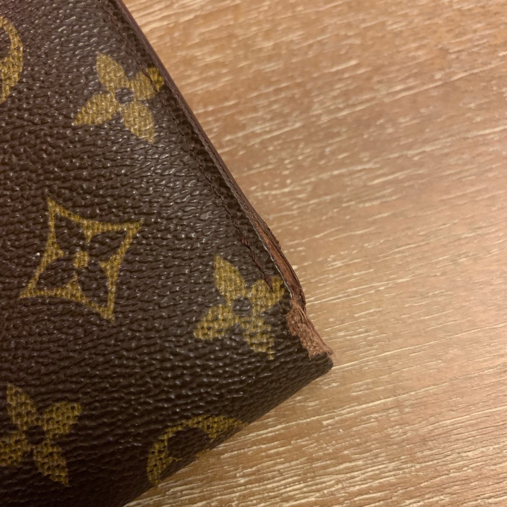 Authentic Louis Vuitton case lock wallet for women - Picture 9 of 13
